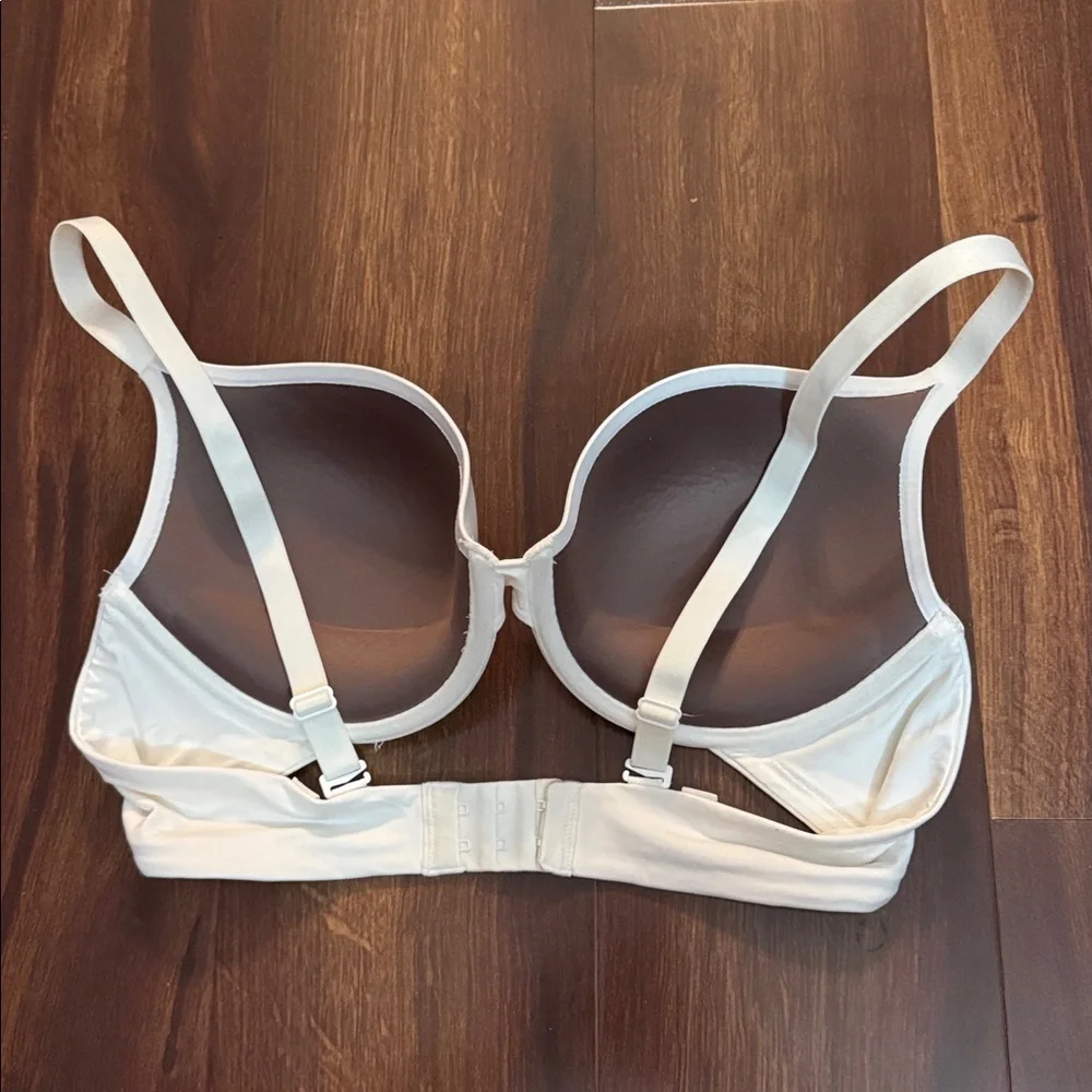 Ambrielle Ivory White Underwire Push Up Women's Bra Size 38D